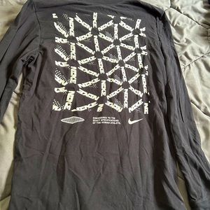 Men’s Nike long sleeve shirt